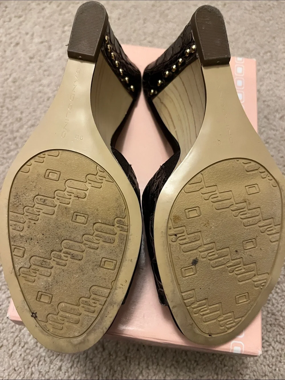 EUC Bandolino Brown Croc-Embossed Open-Toe Wedge Sandals